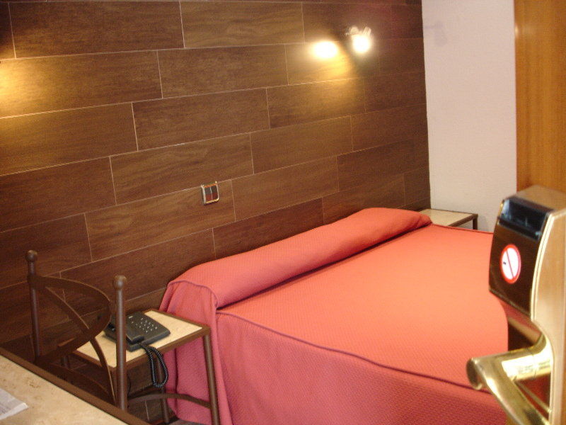 Hostal Sol Toledo Exterior foto